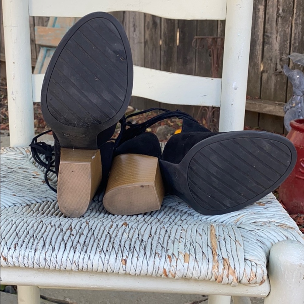 Low Cut Sides Lace Up Peep Toe Booties - Picture 4 of 4